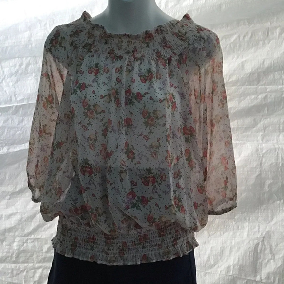 * Flower top no tags size medium. ( pink box #2 ) - Picture 2 of 2